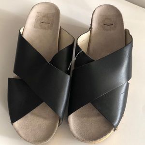 Acote shoes sz 10 black with clog heel.